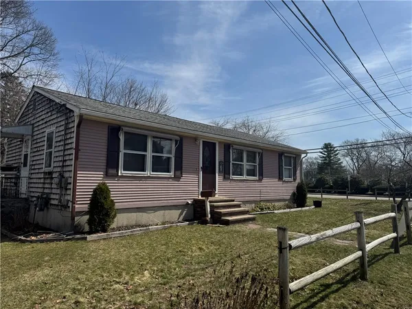 $349,900 | 82 Valley Avenue, Warwick, RI 02886