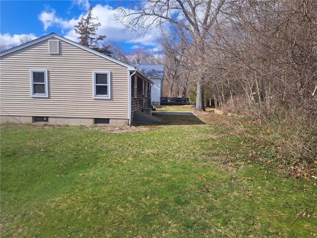 82 Valley Avenue Warwick, RI 02886 - Photo 2 of 20