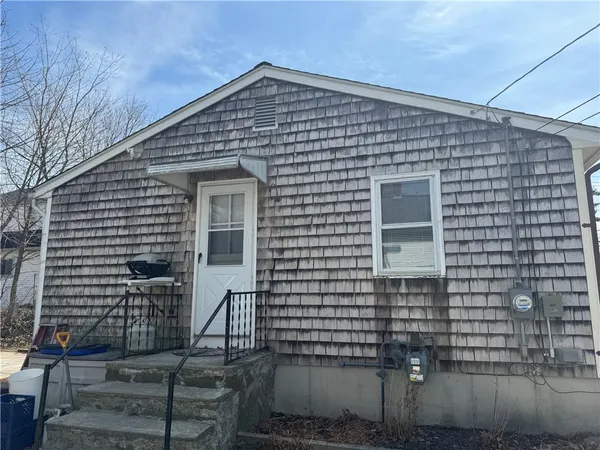 $349,900 | 82 Valley Avenue, Warwick, RI 02886