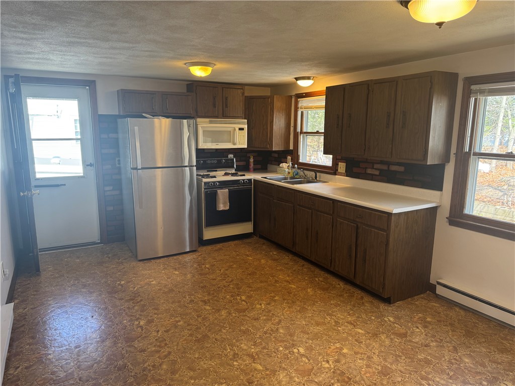 82 Valley Avenue Warwick, RI 02886 - Photo 6 of 20