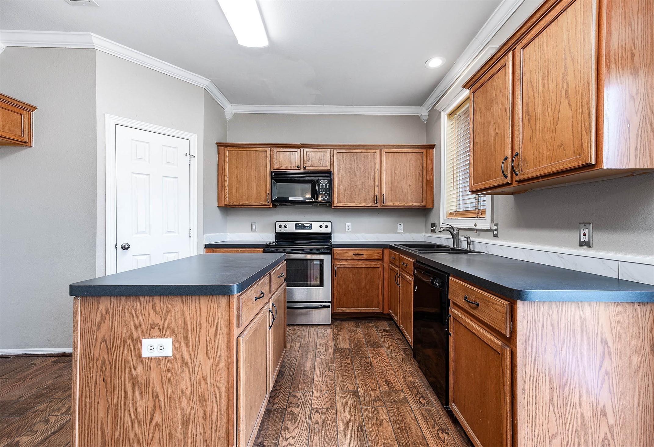 1017 Hamilton Street Alvin, TX 77511 - Photo 12 of 33