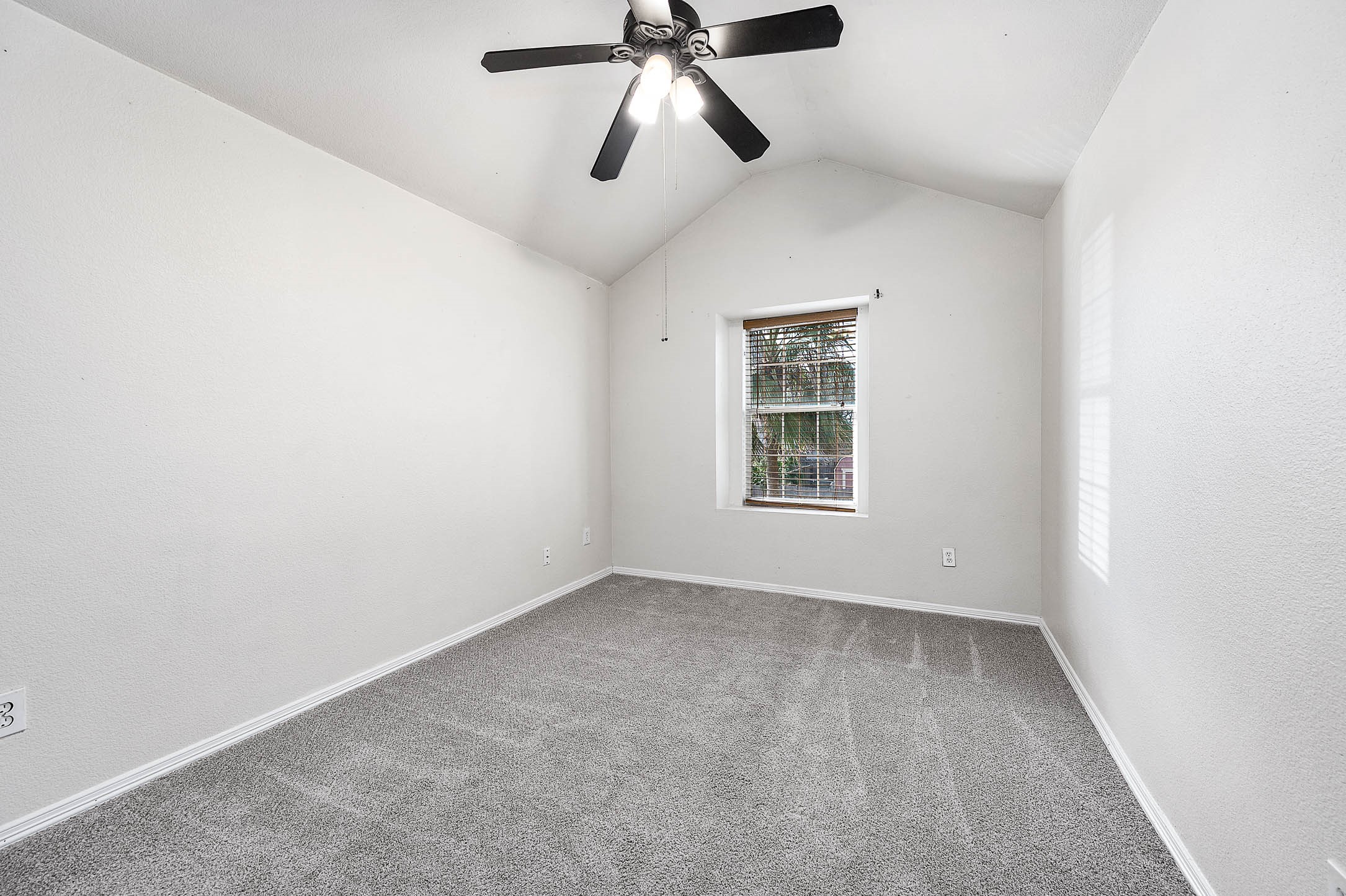 1017 Hamilton Street Alvin, TX 77511 - Photo 20 of 33