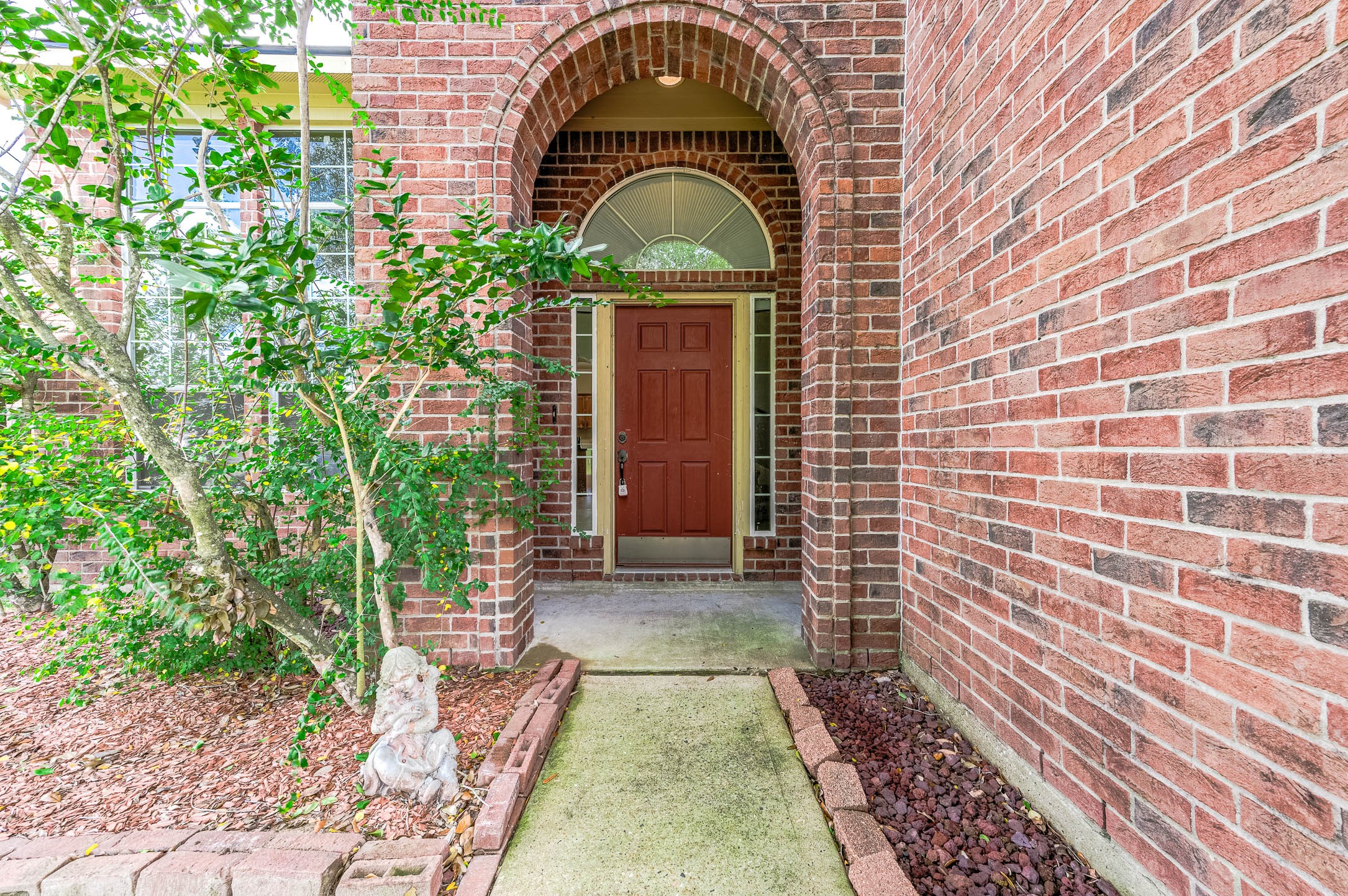 1017 Hamilton Street Alvin, TX 77511 - Photo 4 of 33