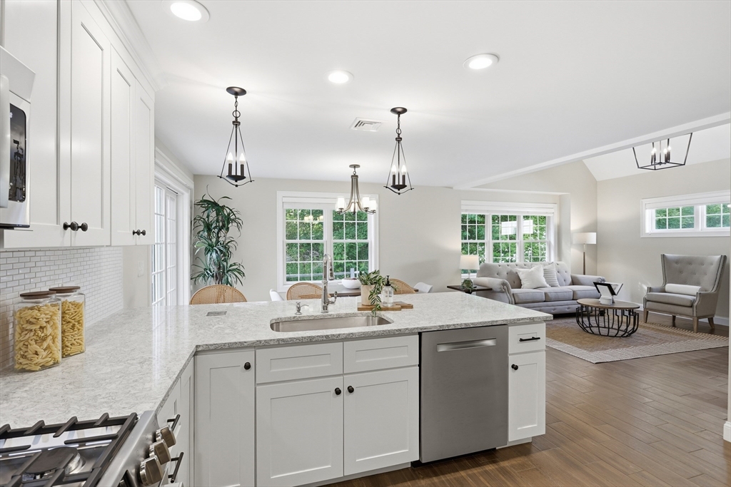 8 Cheevers Path, Unit 8 Bedford, MA 01730 - Photo 7 of 37
