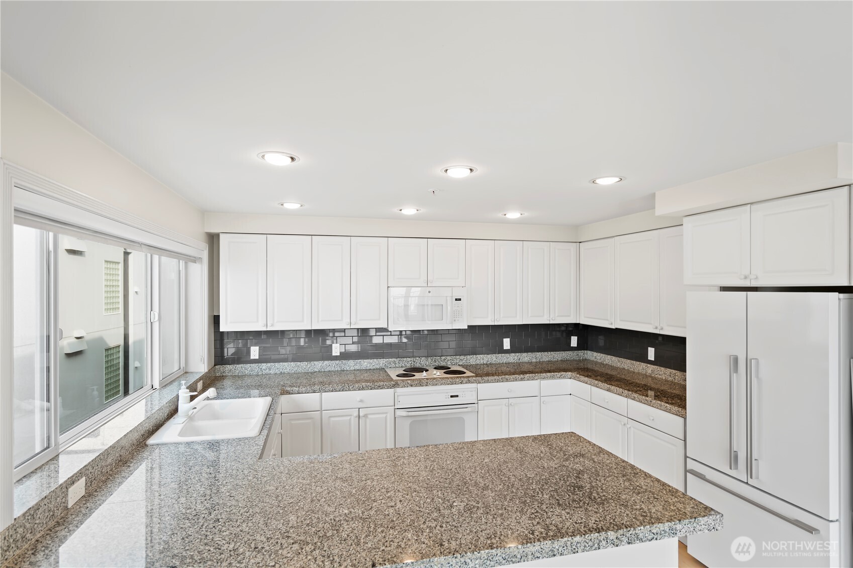 601 West Mercer Place, Unit 401 Seattle, WA 98119 - Photo 11 of 25