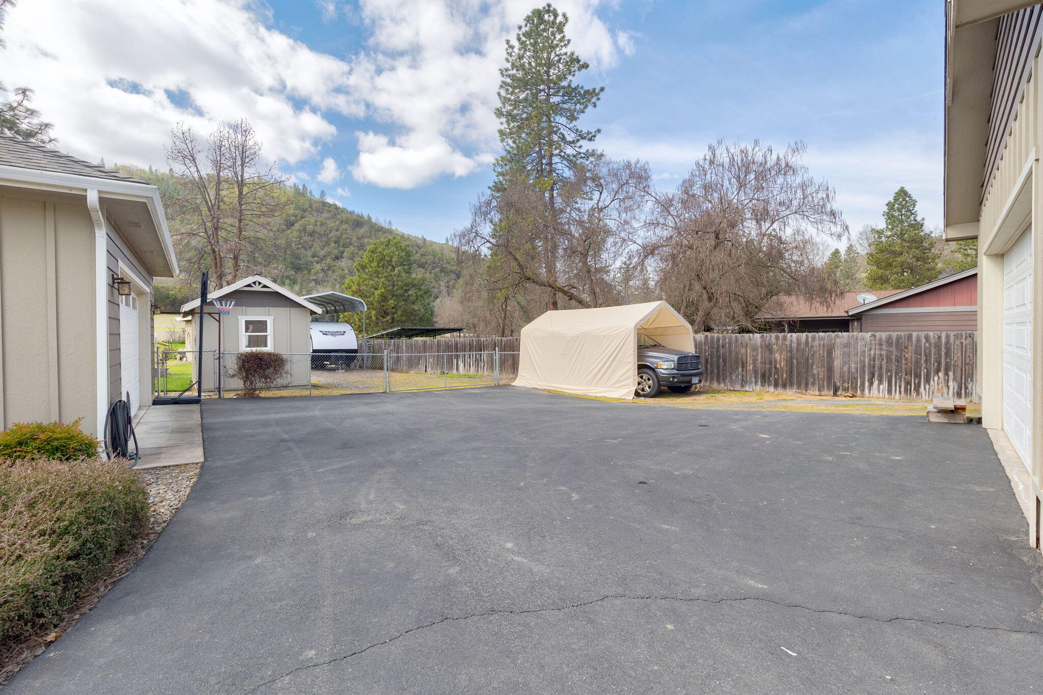 9547 Old Stage Road Central Point, OR 97502 - Photo 10 of 52 9-web-or-mls-9547-old-stage-rd