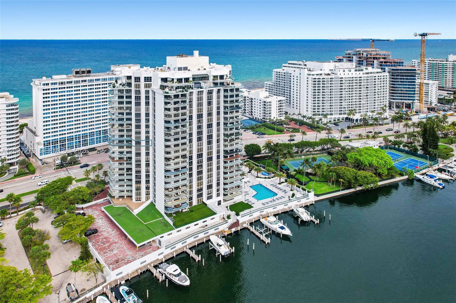 5500 Collins Avenue, Unit 1401 Miami Beach, FL 33140 - Photo 36 of 38 Gallery Image 36