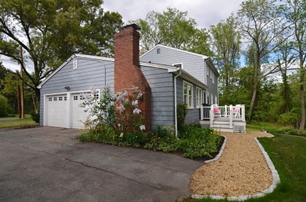 43 Dalton Road Chelmsford, MA 01824 - Photo 2 of 24 Gallery Image 2