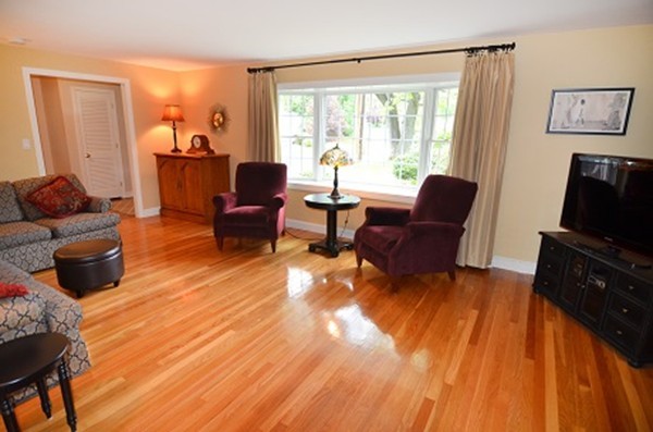 43 Dalton Road Chelmsford, MA 01824 - Photo 4 of 24 Gallery Image 4