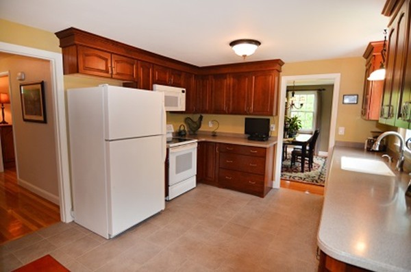 43 Dalton Road Chelmsford, MA 01824 - Photo 8 of 24 Gallery Image 8