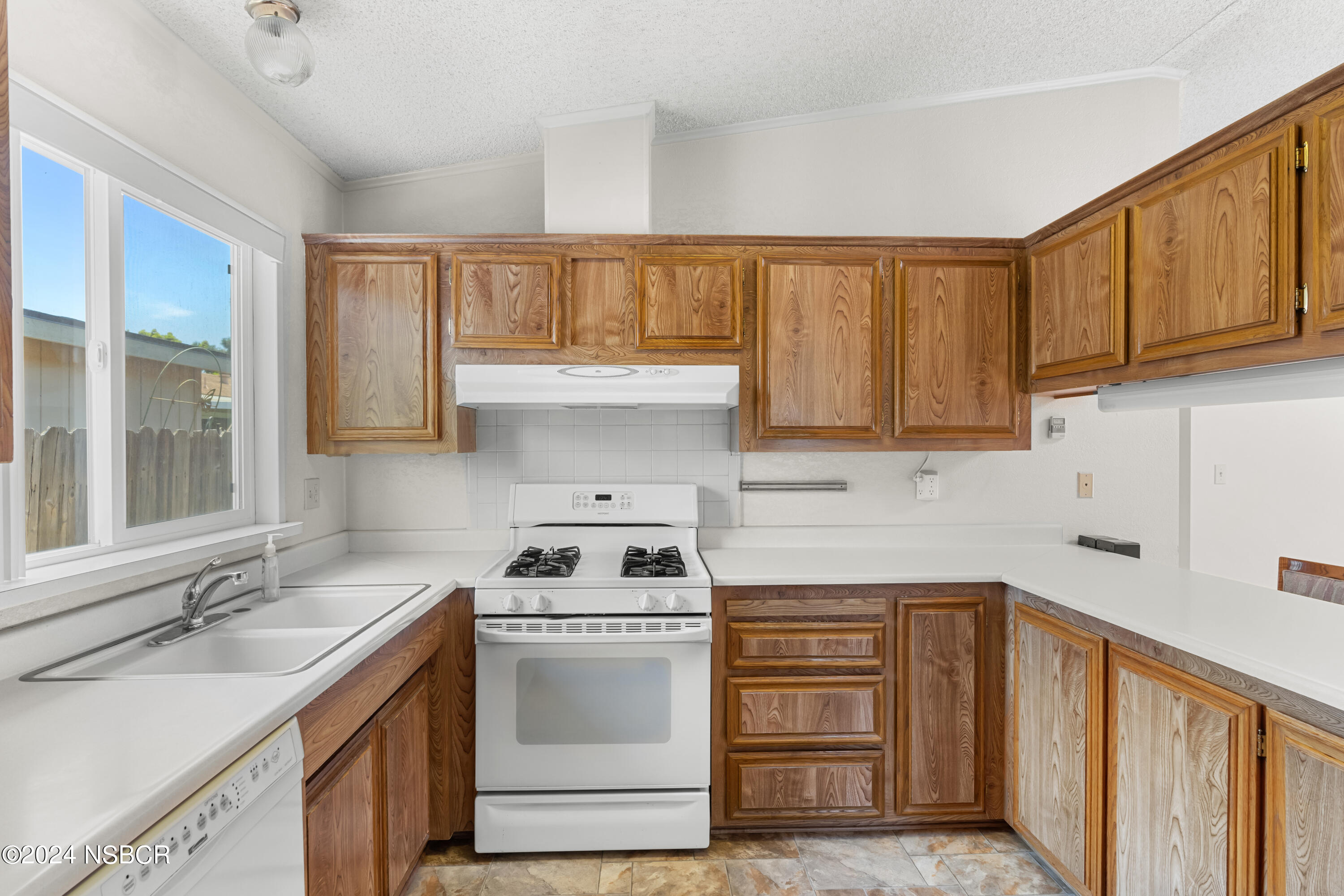 910 Vista Del Sol Santa Maria, CA 93458 - Photo 17 of 45 17_910 vista del rio-17