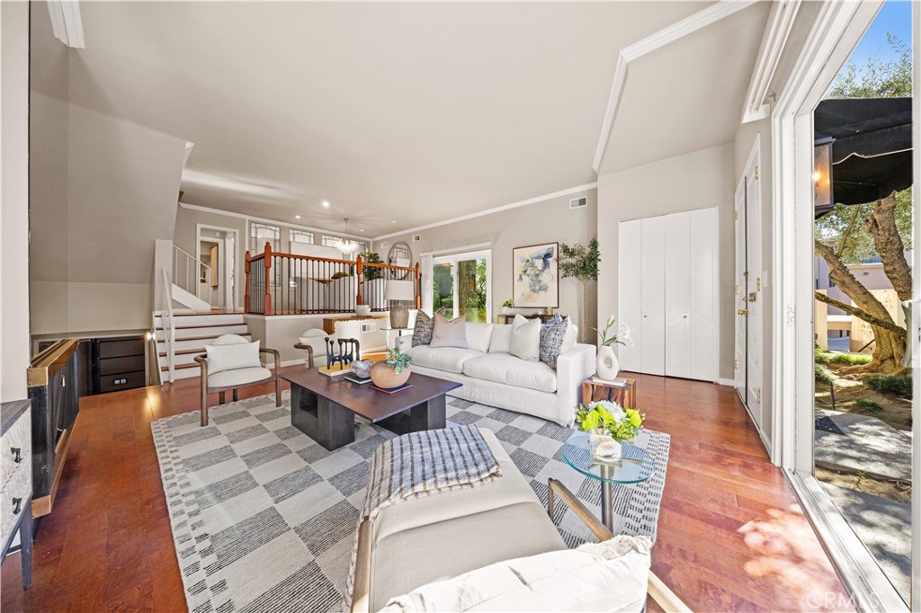 573 Fairview Avenue Arcadia, CA 91007 - Photo 11 of 55 Living Room