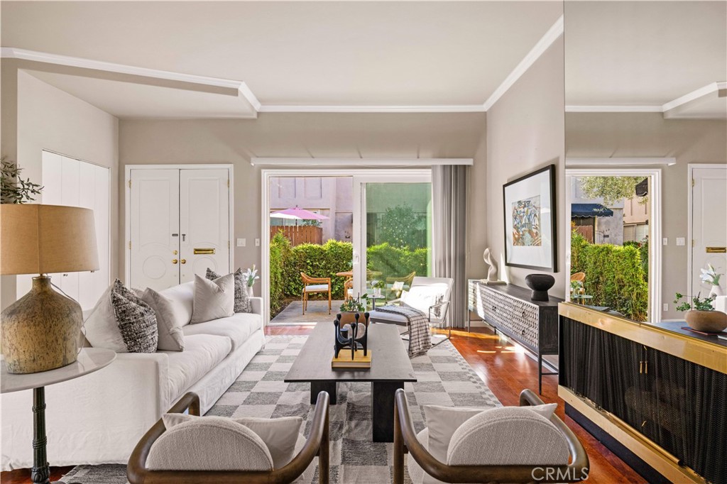 573 Fairview Avenue Arcadia, CA 91007 - Photo 9 of 55 Living Room