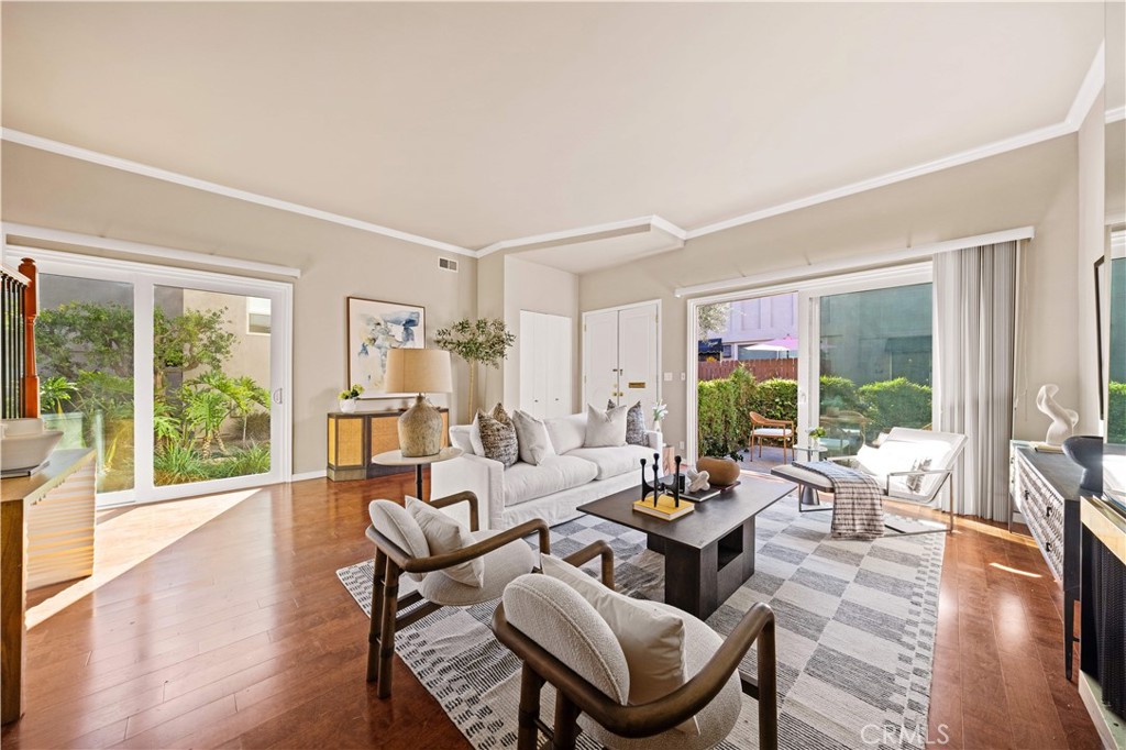 573 Fairview Avenue Arcadia, CA 91007 - Photo 10 of 55 Living Room