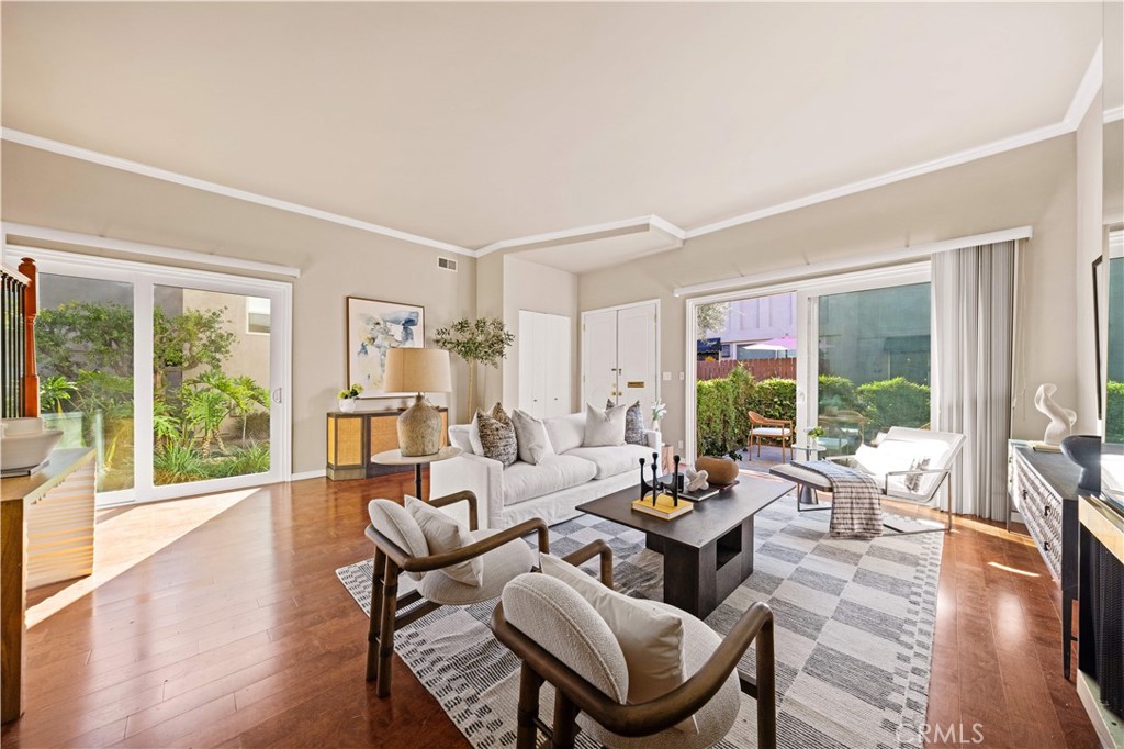 573 Fairview Avenue Arcadia, CA 91007 - Photo 10 of 55 Living Room