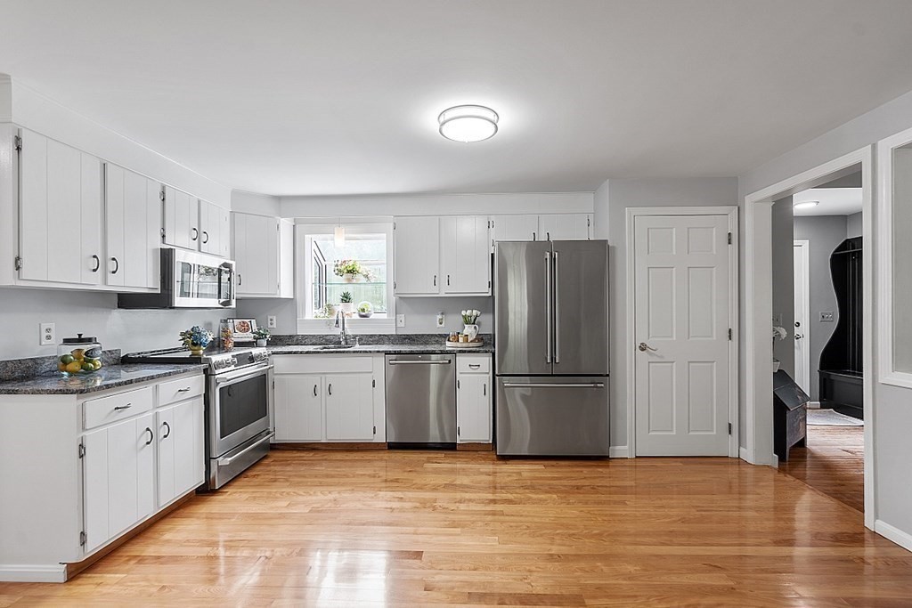 701 Flat Hill Road Lunenburg, MA 01462 - Photo 9 of 40 Gallery Image 9