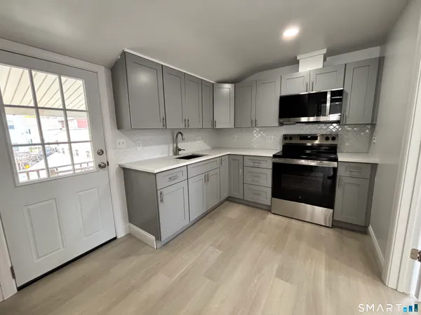 $2,700 | 23 Roosevelt Avenue, Unit 2, Stamford, CT 06902