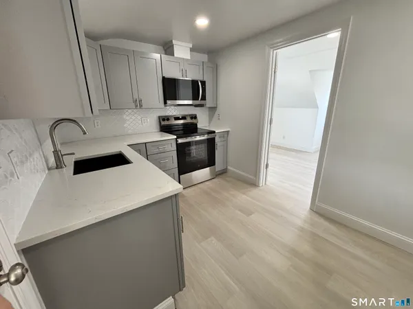 $2,700 | 23 Roosevelt Avenue, Unit 2, Stamford, CT 06902