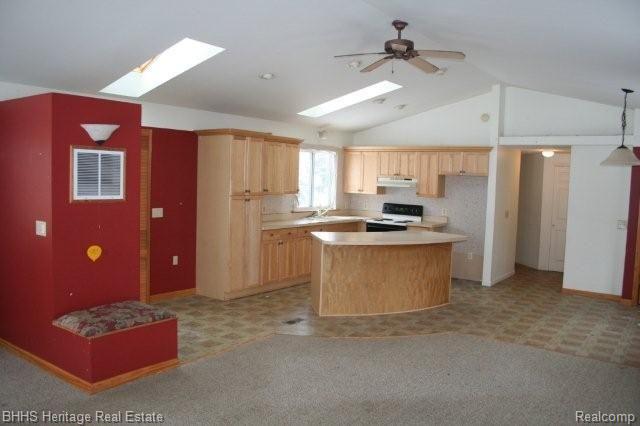 2015 Union Lake Road Commerce Township, MI 48382 - Photo 11 of 19 Kitchen
