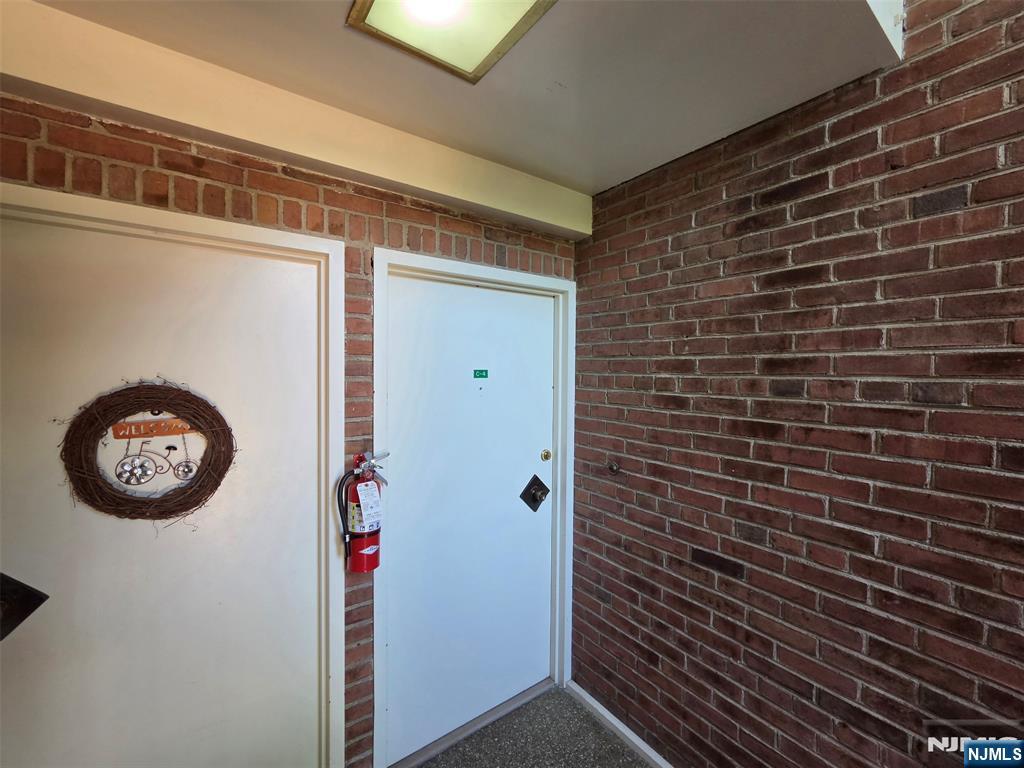 60 Madison Place, Unit A10 Ridgewood, NJ 07450 - Photo 5 of 34