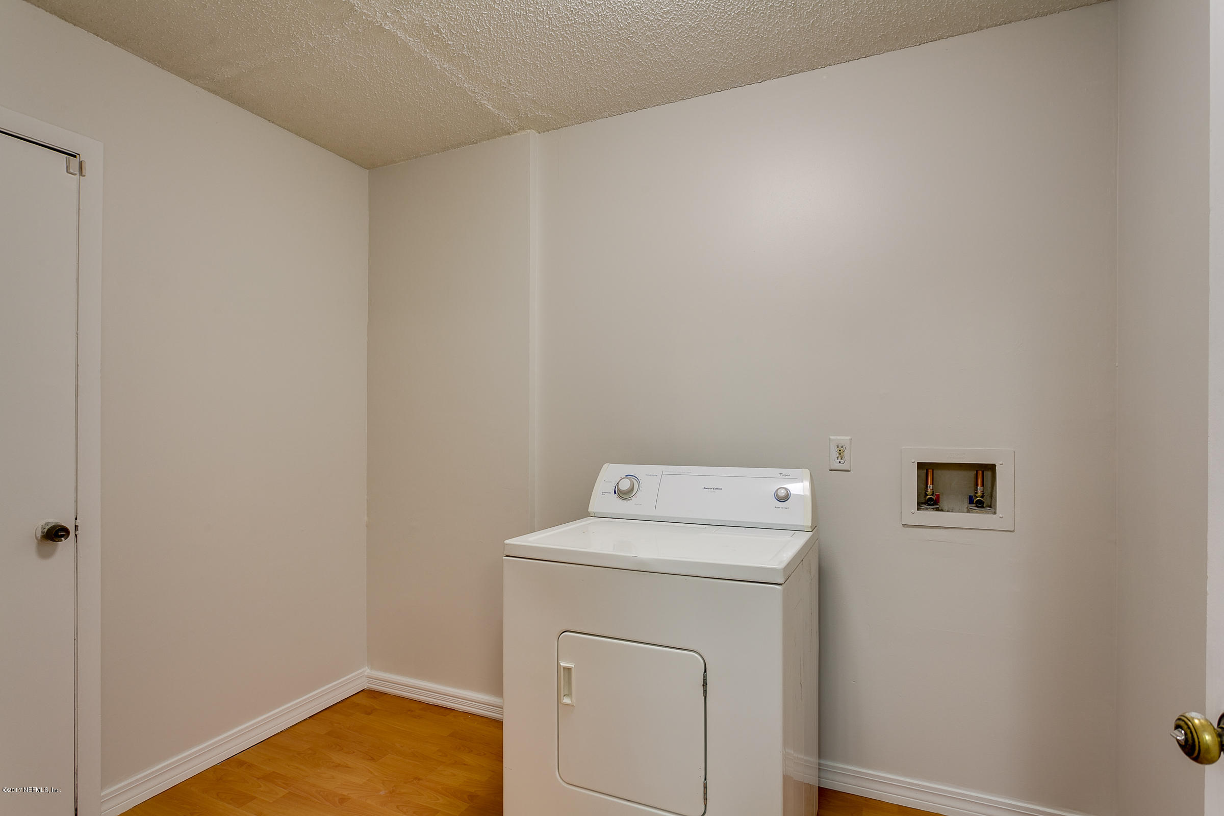 8323 Staghorn Road Jacksonville, FL 32244 - Photo 24 of 33 Laundry_Room