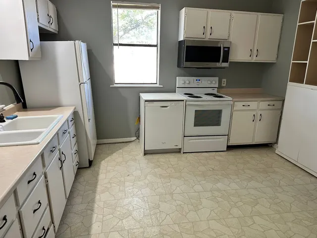 $2,500 | 1441 Gatlin Creek Road, Dripping Springs, TX 78620