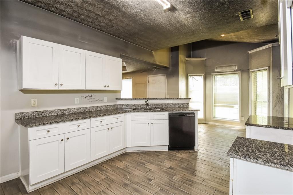 2760 Autumn Lake Lane Decatur, GA 30034 - Photo 2 of 27