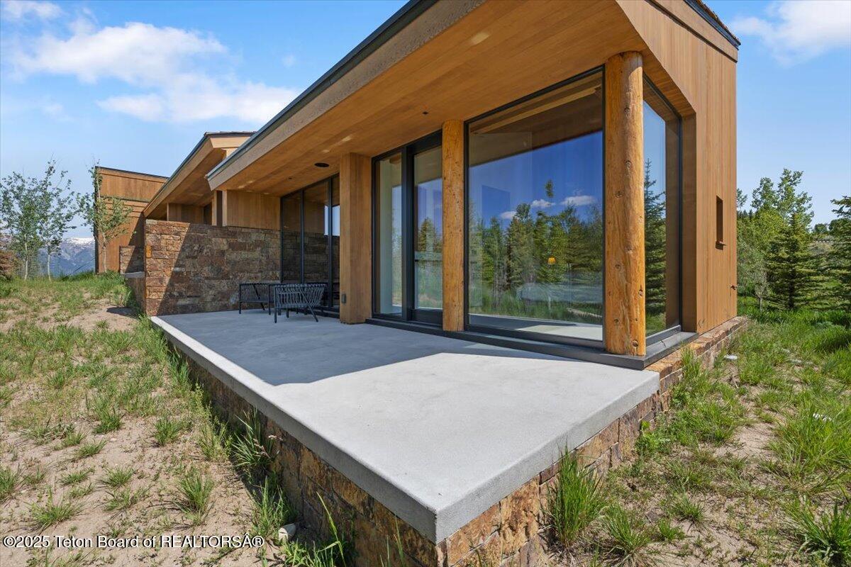 585 Sena Road Jackson, WY 83001 - Photo 33 of 55 SE Patio & Suite3
