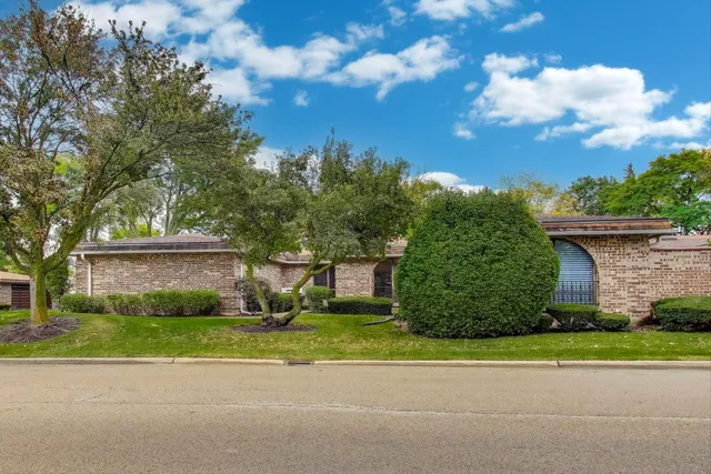 $560,000 | 2545 Salceda Drive, Northbrook, IL 60062