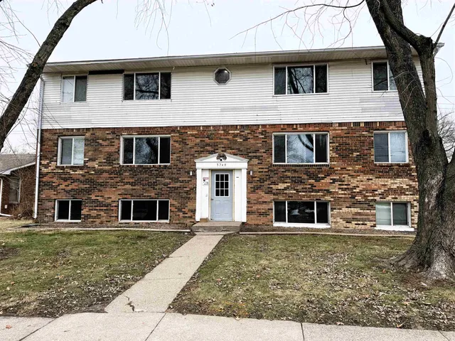 $900 | 3240 Heatherton Drive, Unit 3, Davenport, IA 52804