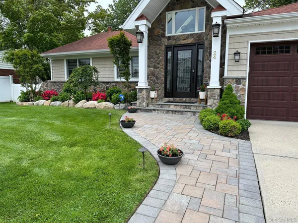 $7,500 | 24 Green Drive, Roslyn, NY 11576