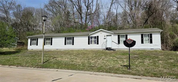 $164,900 | 22 Brown Drive, Fairview Heights, IL 62208