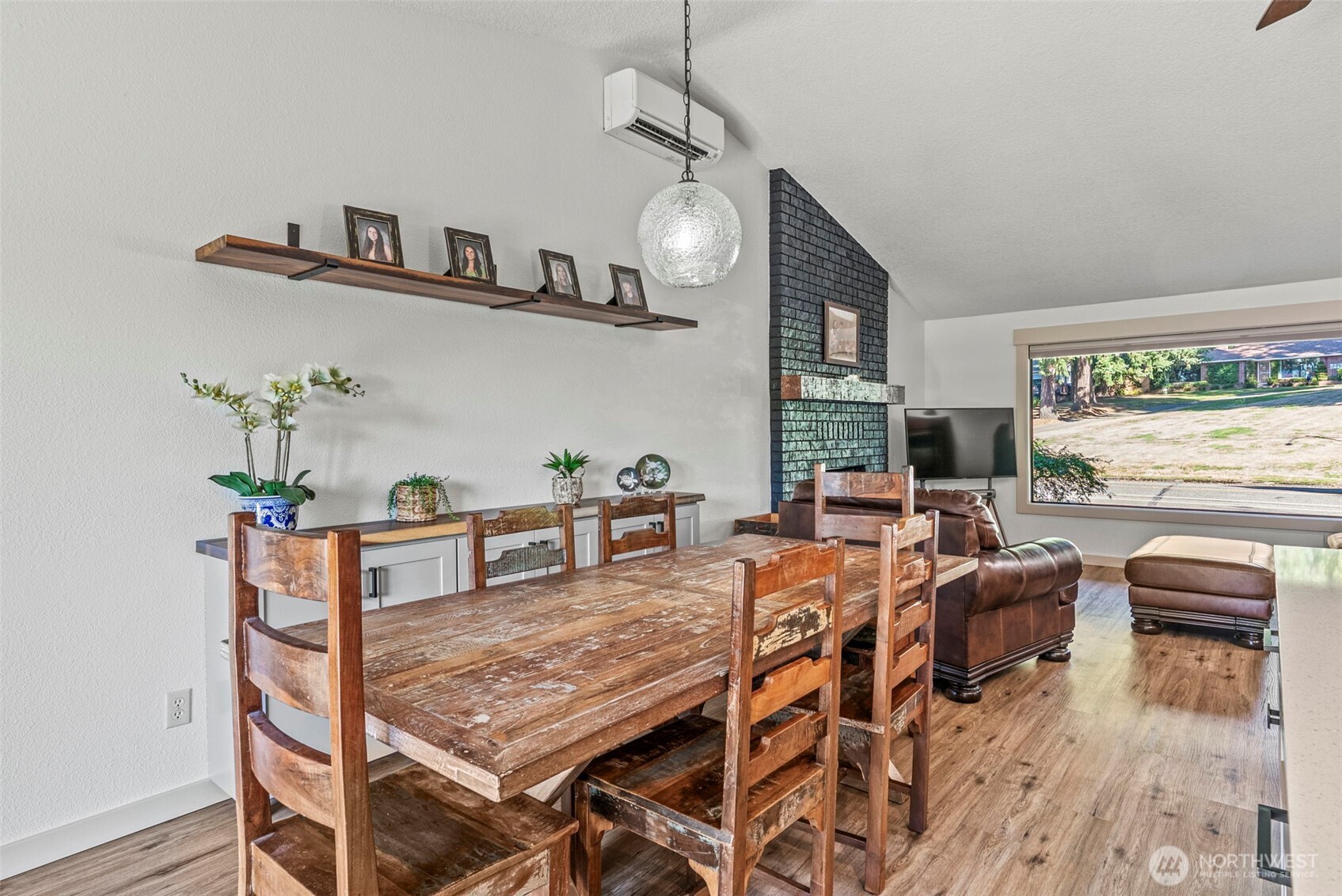 3167 Pacific Way Longview, WA 98632 - Photo 11 of 39 a living room with furniture a window and a table