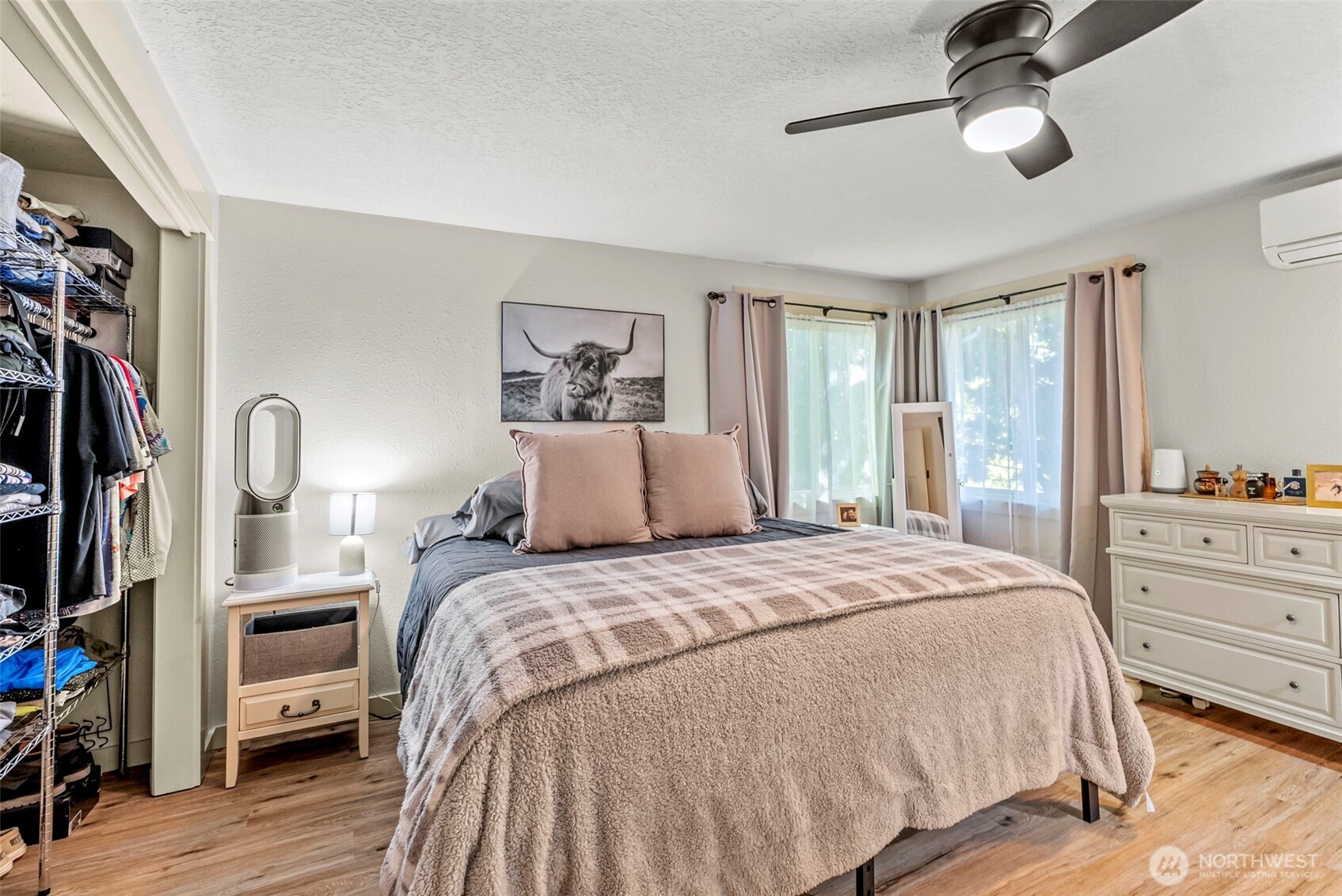 3167 Pacific Way Longview, WA 98632 - Photo 19 of 39 a bedroom with a bed and wooden floor