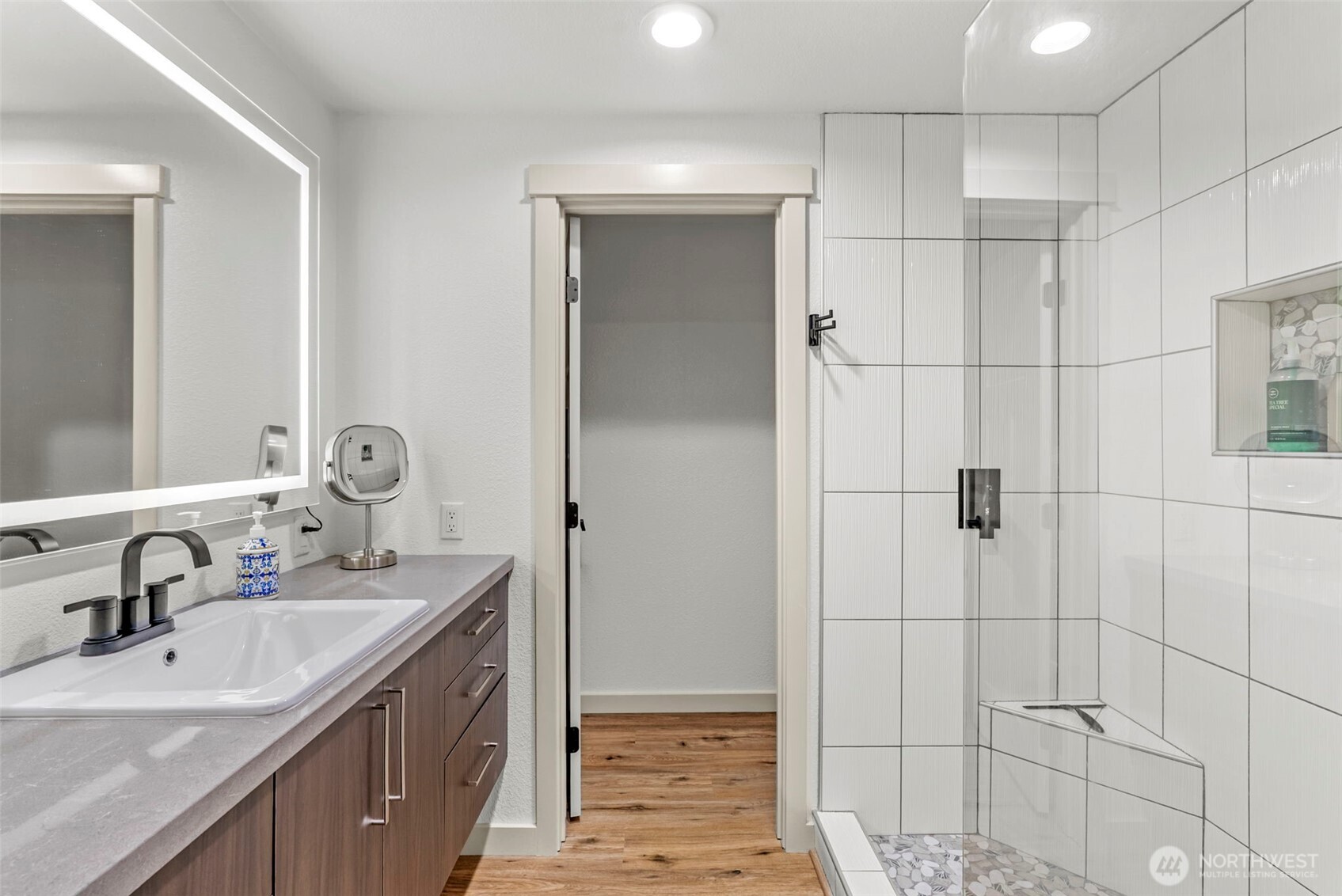 3167 Pacific Way Longview, WA 98632 - Photo 21 of 39 a bathroom with a sink and a mirror