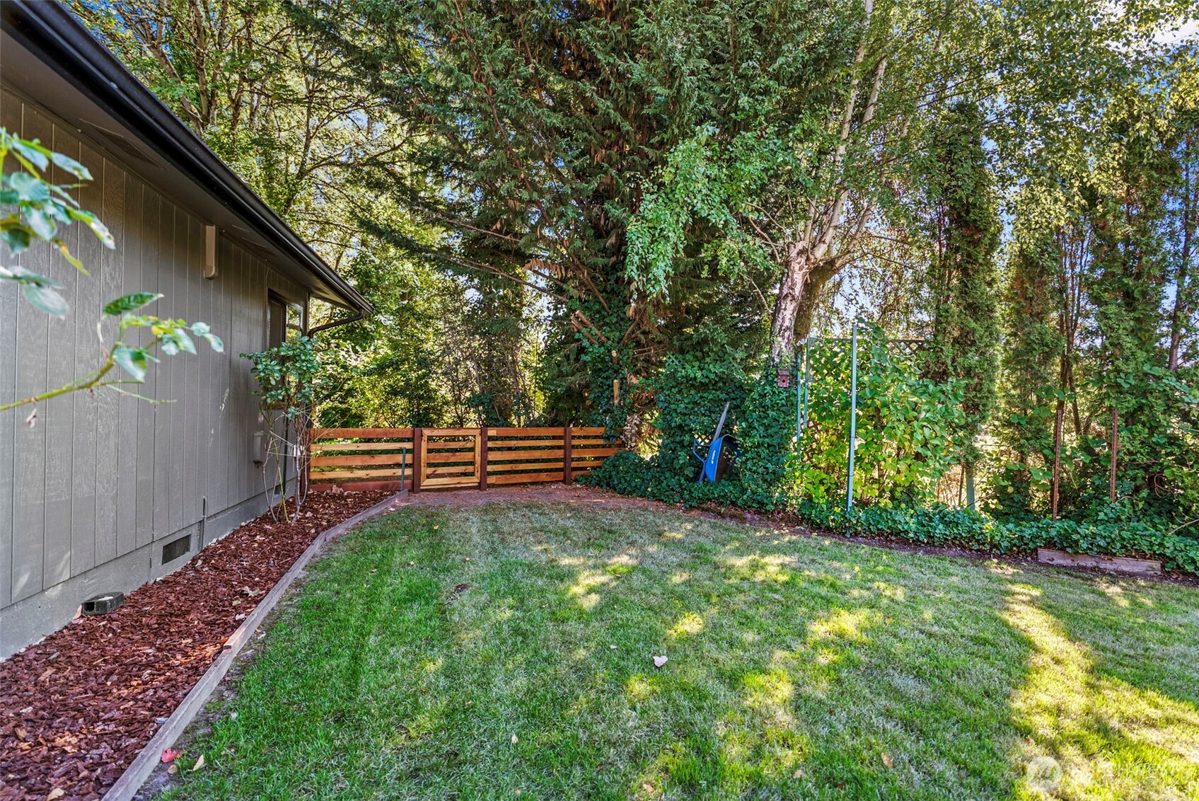 3167 Pacific Way Longview, WA 98632 - Photo 27 of 39 a backyard of a house with lots of green space