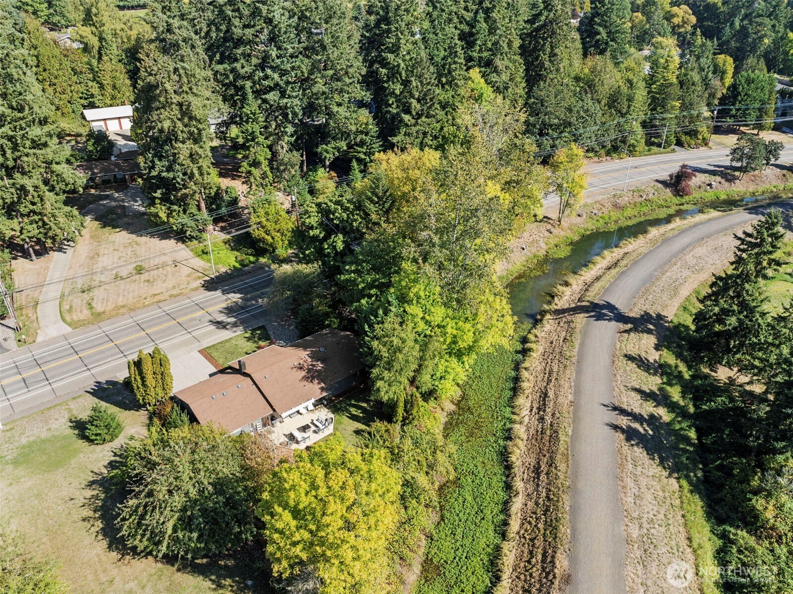 3167 Pacific Way Longview, WA 98632 - Photo 39 of 39 an aerial view of a house with a yard