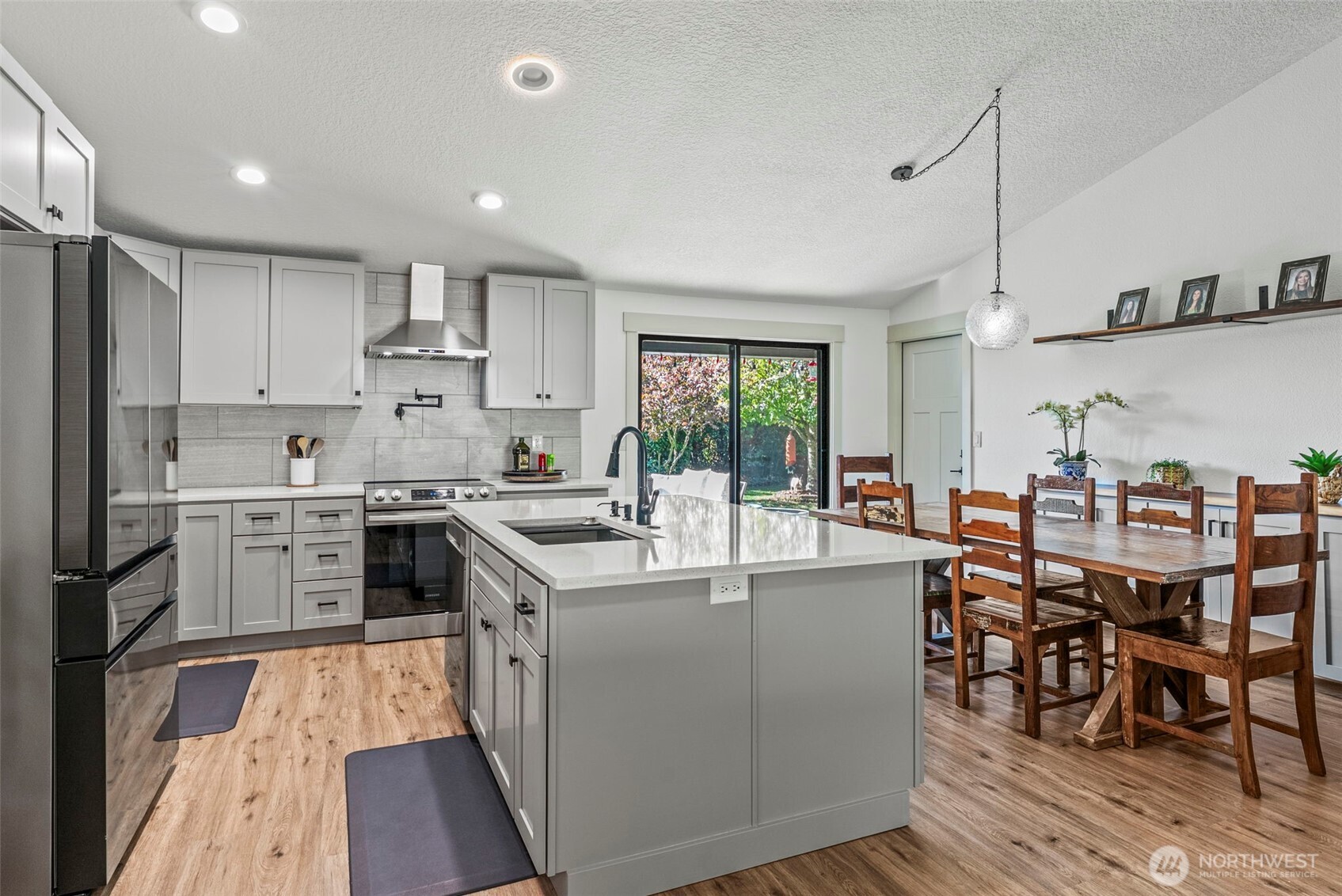 3167 Pacific Way Longview, WA 98632 - Photo 9 of 39 a kitchen with appliances a sink and cabinets