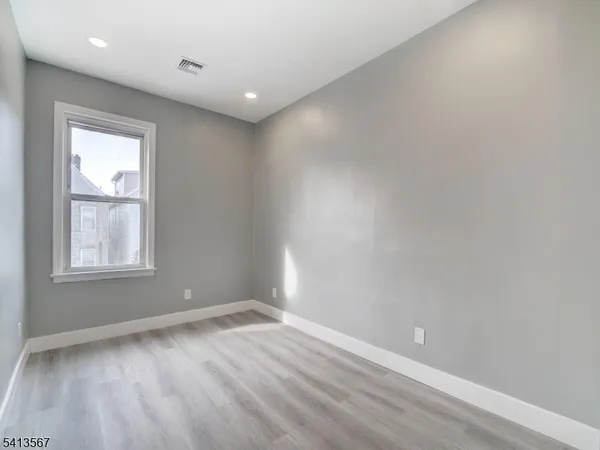 $2,950 | 20 West 49th Street, Unit 2, Bayonne, NJ 07002