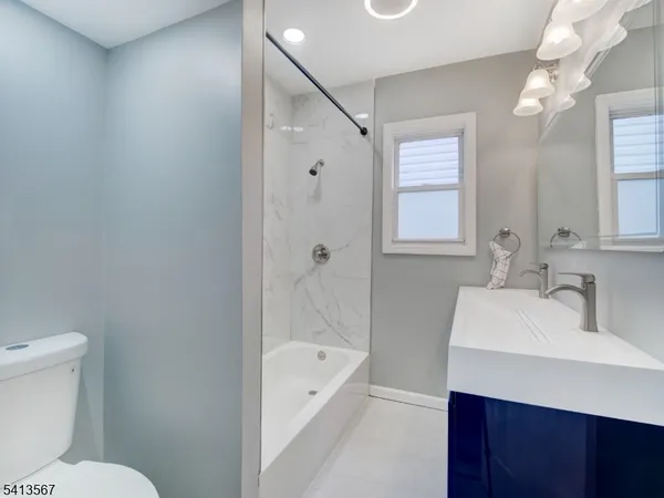 $2,950 | 20 West 49th Street, Unit 2, Bayonne, NJ 07002