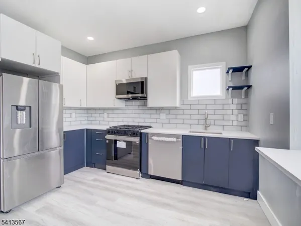 $2,950 | 20 West 49th Street, Unit 2, Bayonne, NJ 07002