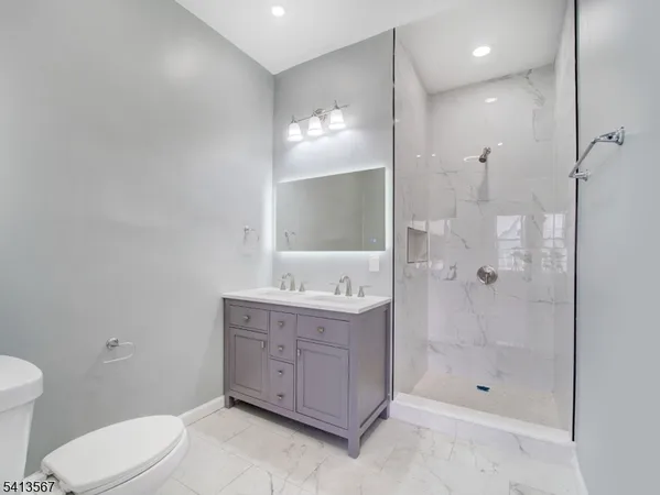 $2,950 | 20 West 49th Street, Unit 2, Bayonne, NJ 07002