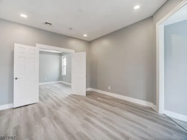 $2,950 | 20 West 49th Street, Unit 2, Bayonne, NJ 07002