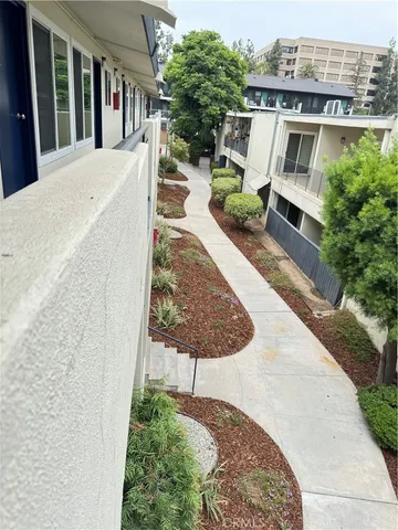 $2,460 | 251 North Oakland Avenue, Unit 8, Pasadena, CA 91101