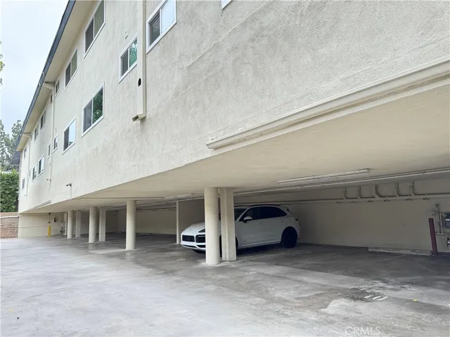 $2,460 | 251 North Oakland Avenue, Unit 8, Pasadena, CA 91101