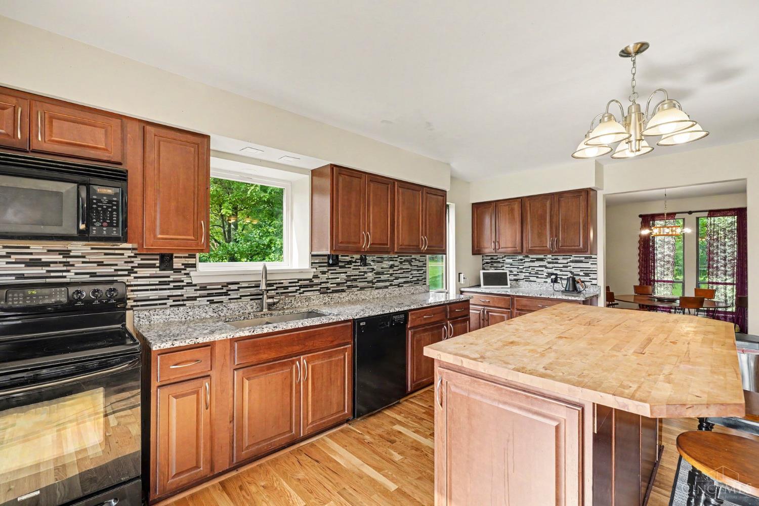 2420 Devils Backbone Road Cincinnati, OH 45233 - Photo 10 of 27