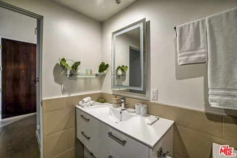 $619,000 | 939 South Broadway, Unit 304, Los Angeles, CA 90015