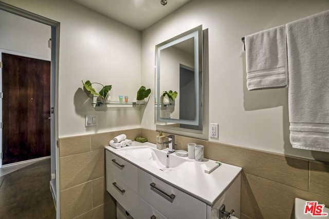 $619,000 | 939 South Broadway, Unit 304, Los Angeles, CA 90015