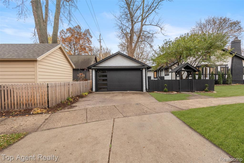 784 Barrington Road Grosse Pointe, MI 48230 - Photo 46 of 55