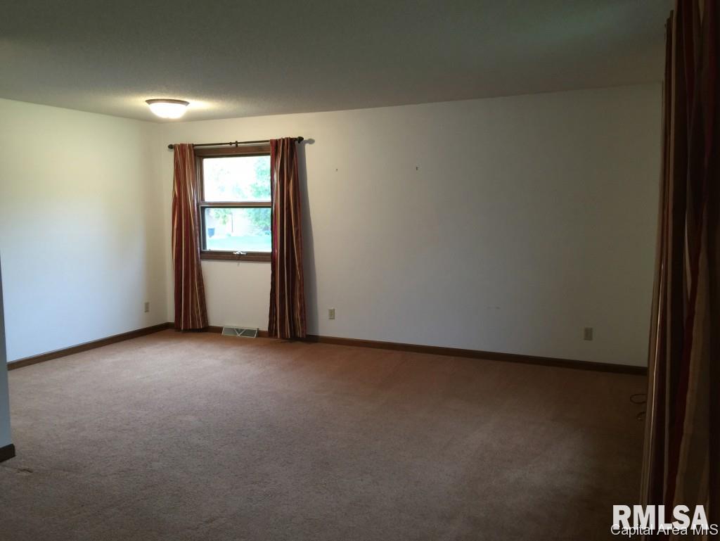 2814 Bemis Heights Springfield, IL 62704 - Photo 8 of 11 Gallery Image 8